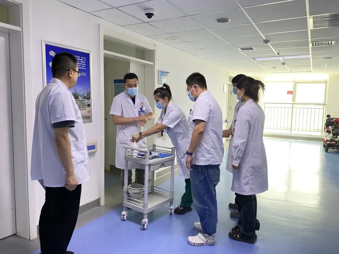 【醫師節系列活動一】以賽促教，教學相長——新疆醫科大學第七附屬醫院開展臨床醫師教學查房競賽
