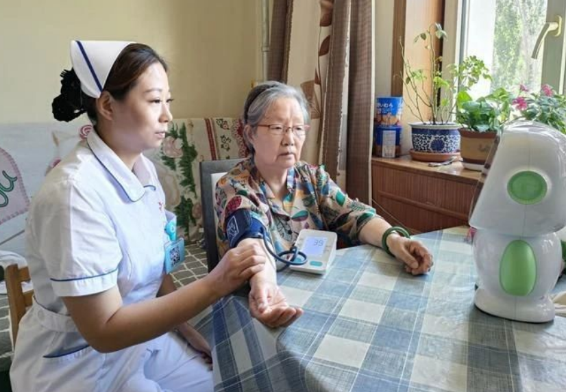 我院“天使暖夕陽志愿護理服務項目”榮獲2023年新疆醫院協會暨志愿服務專業委員會志愿服務項目比賽“一等獎”