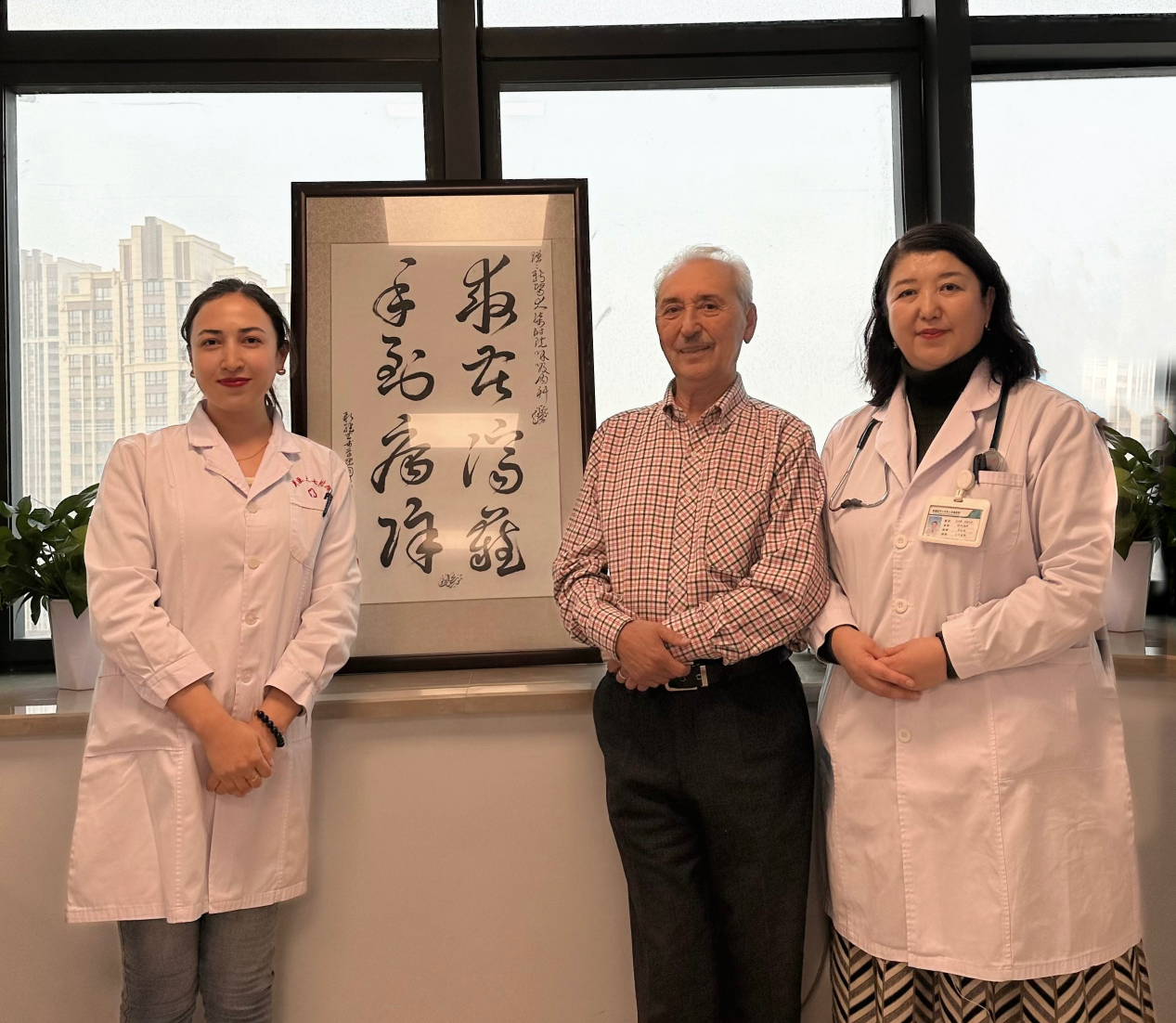 別樣的“錦旗”，情暖醫者仁心——我院呼吸內科收到老藝術家贈親筆書法作品表謝意