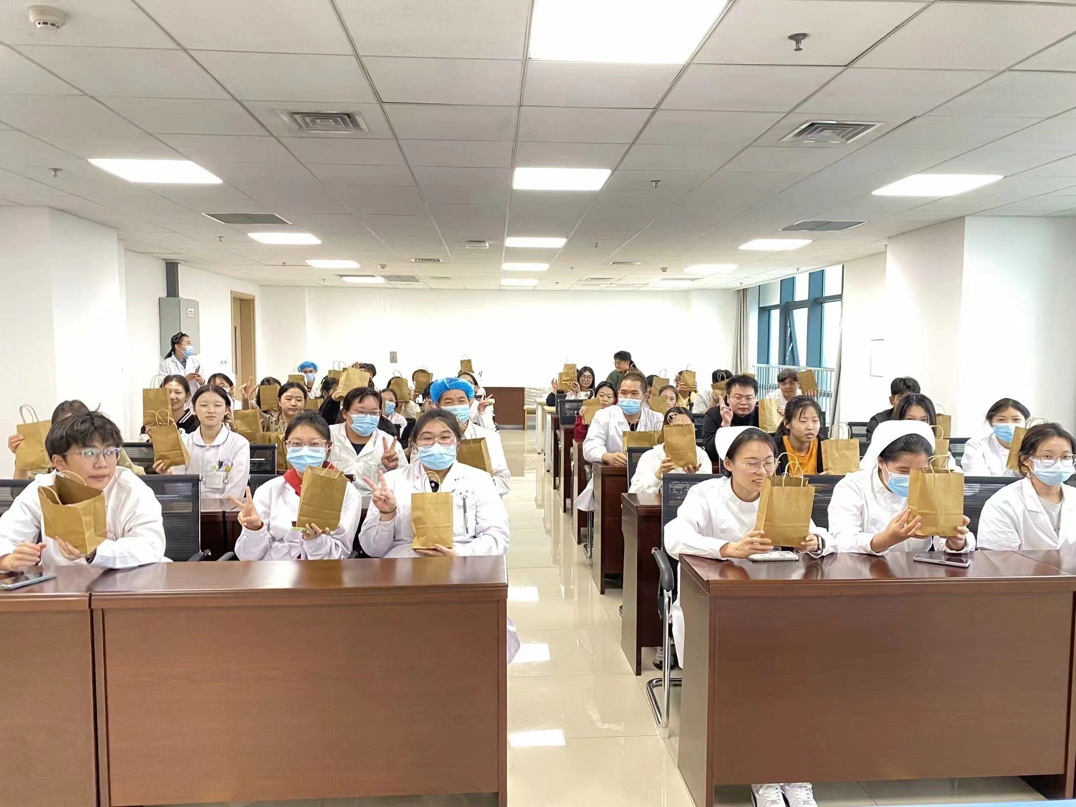 第七臨床醫學院開展中秋節學生慰問活動